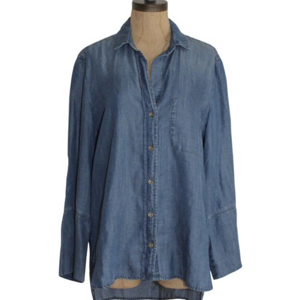 Anthropologie Cloth & Stone Size M Button Down Chambray Shirt Style# C2766-549
